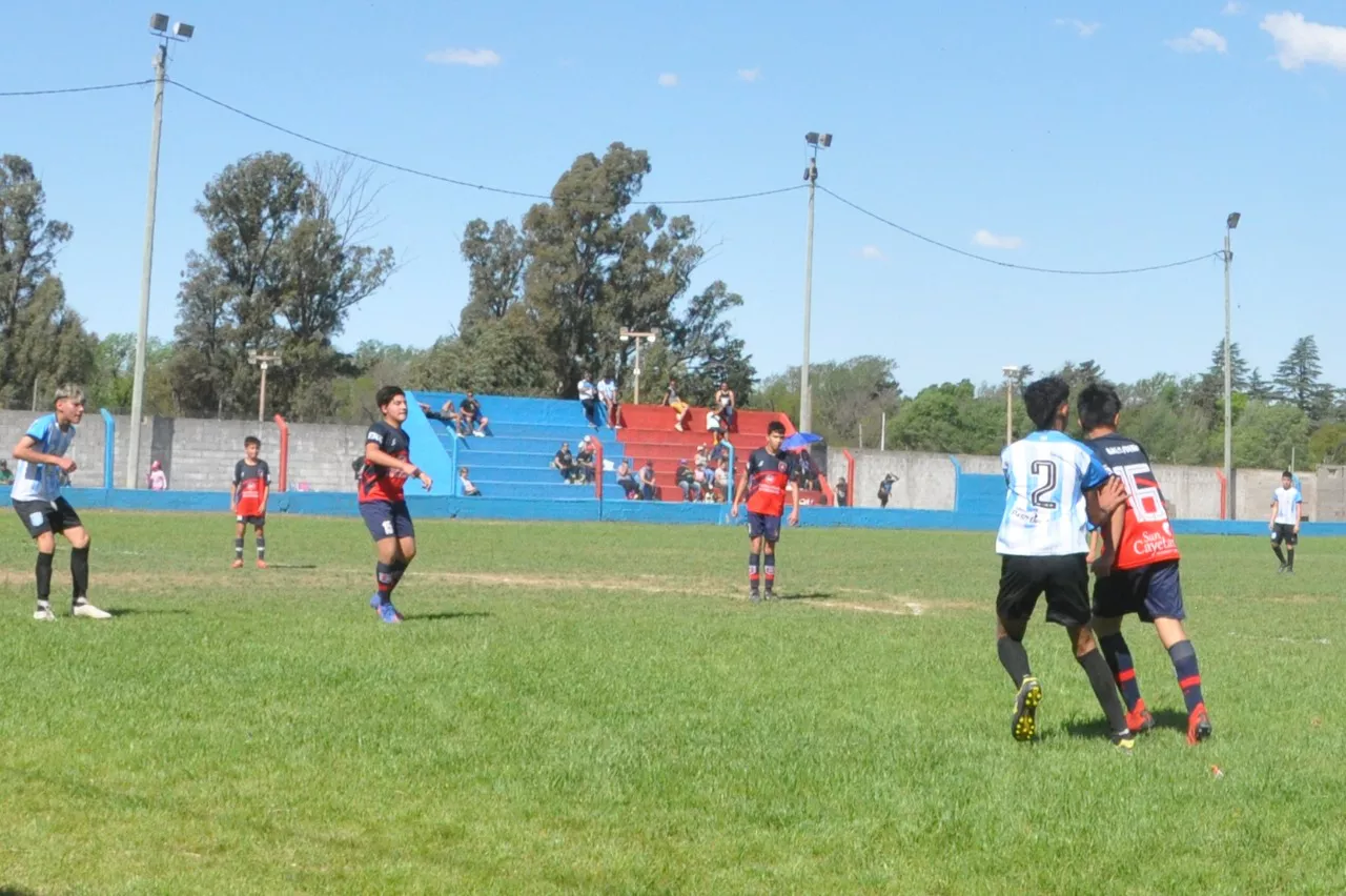 Centro Social vs Alberdi B vs San Cayetano (180)