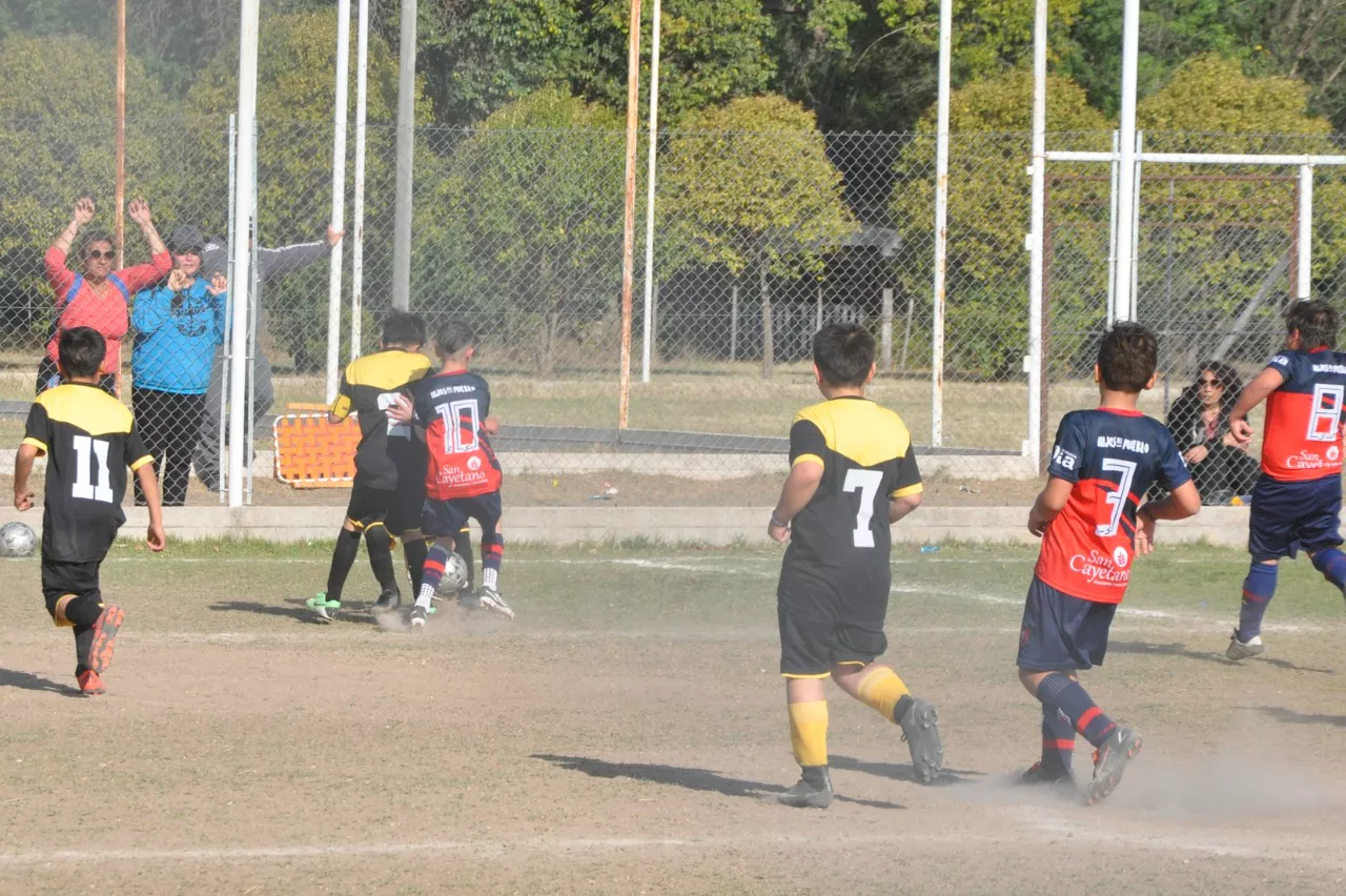 Centro Social Las Higueras Correos y Telecomunicaciones Deportivo Municipal Adela María (69)