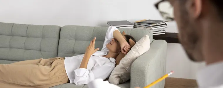 divan-psicoanalisis-760x300