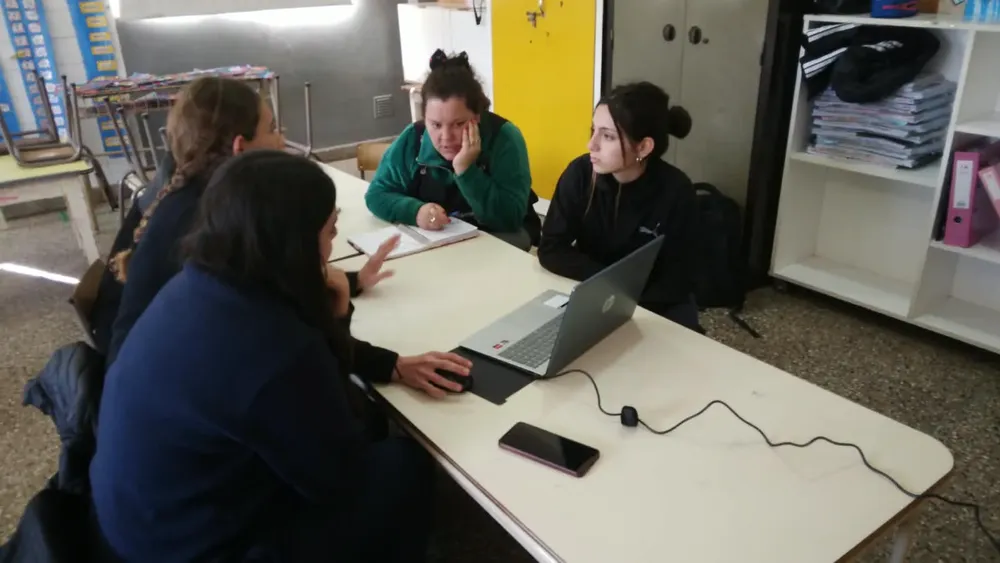 JOVENES CREANDO WEBS (2)