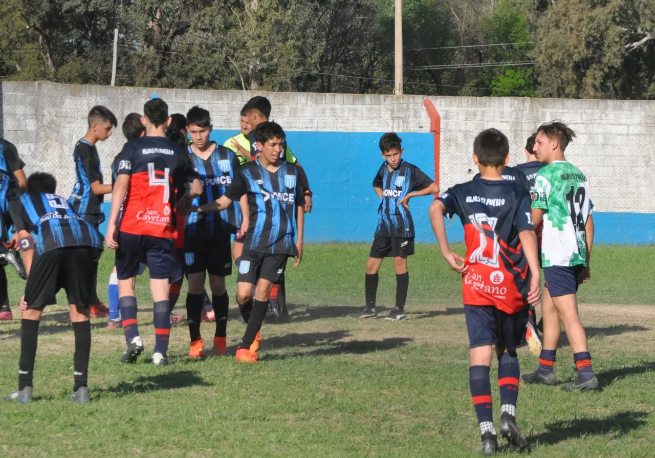 Centro Social vs Alberdi B vs San Cayetano (236)