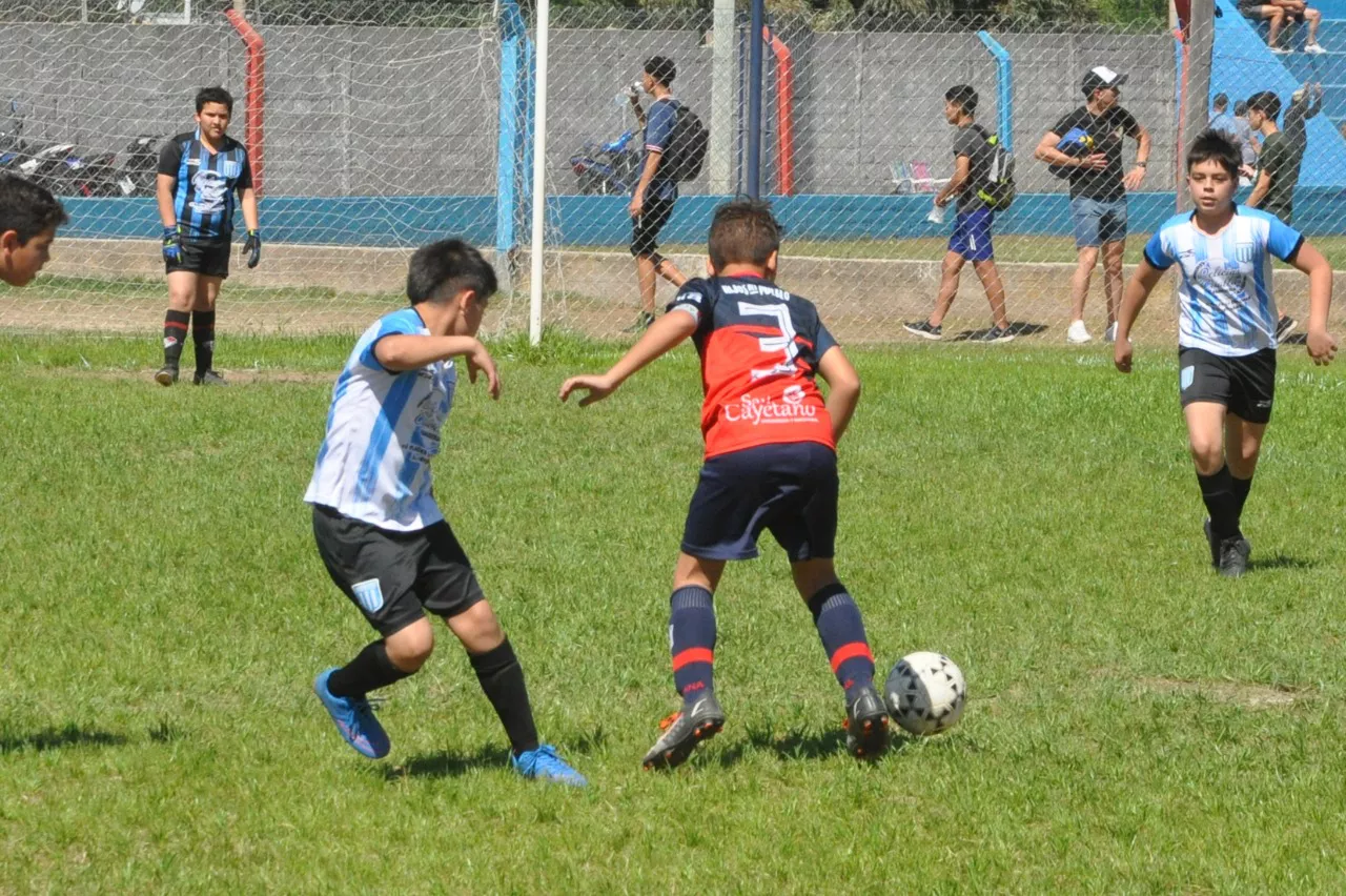 Centro Social vs Alberdi B vs San Cayetano (172)