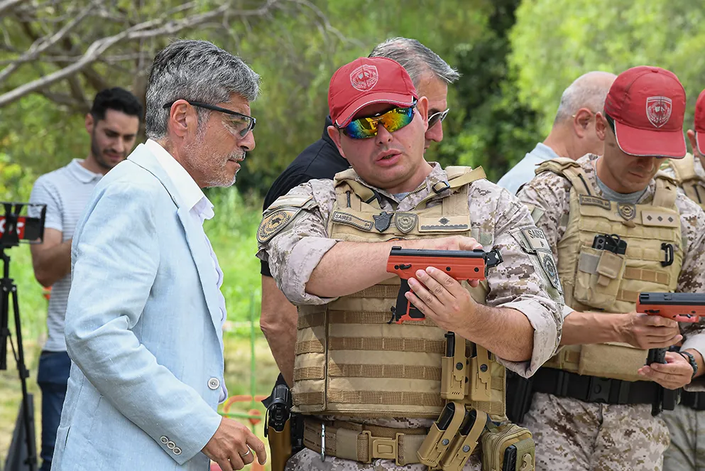 Capacitacion-sobre-Armas-No-Letales_1447