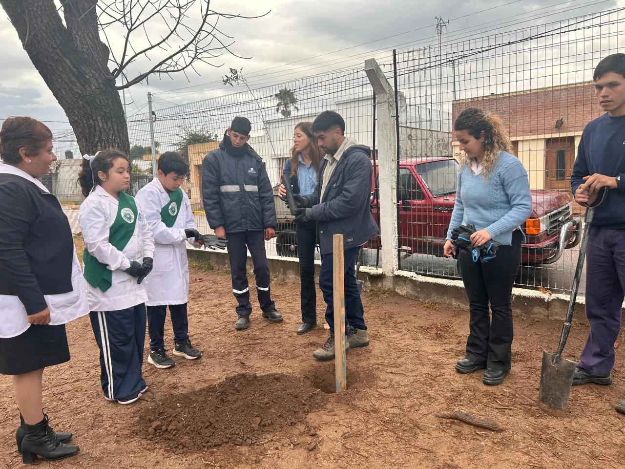 GUARDIANES DEL MEDIO AMBIENTE  ACTO  (4)