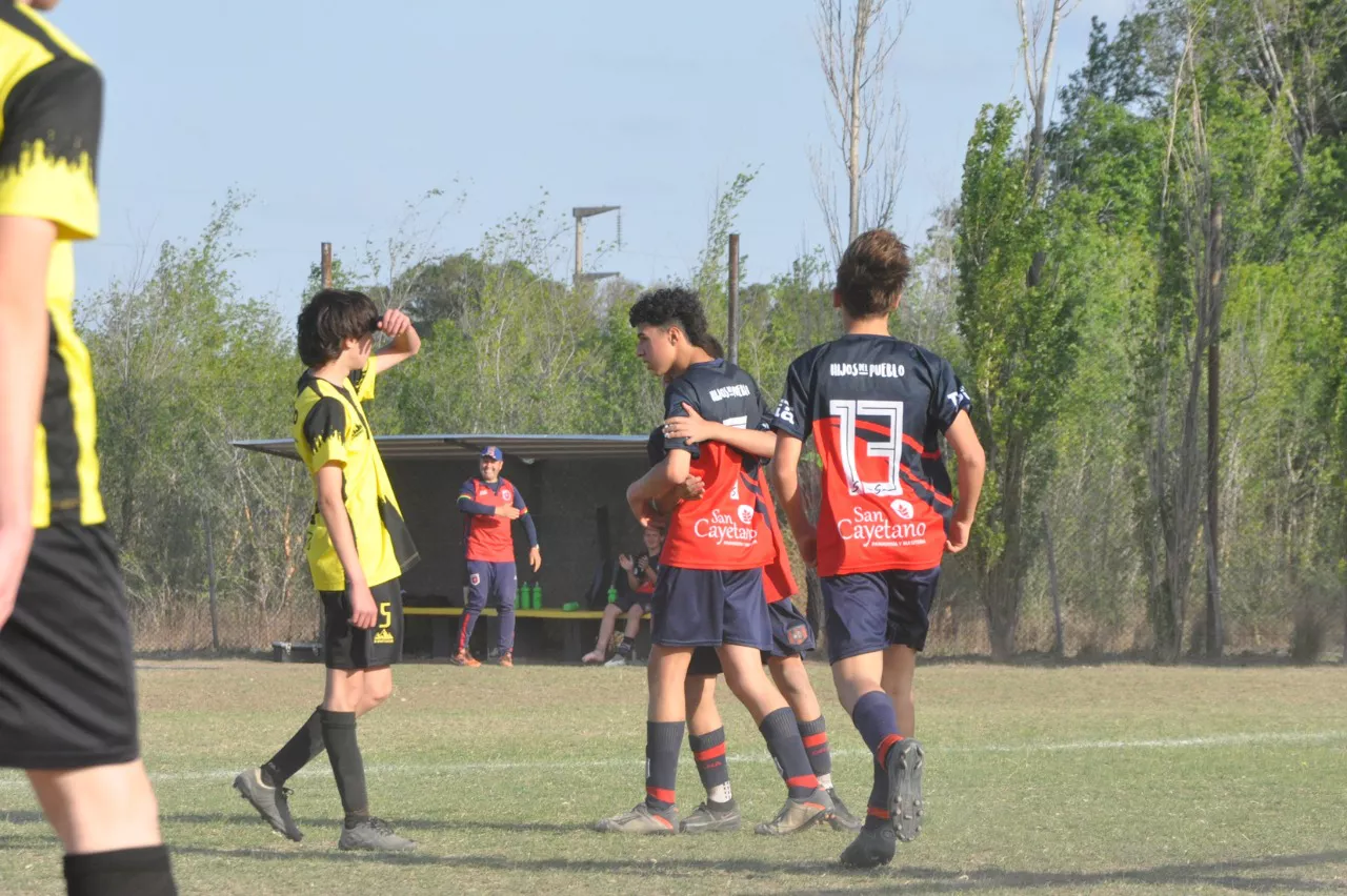 Centro Social Las Higueras Correos y Telecomunicaciones Deportivo Municipal Adela María (131)
