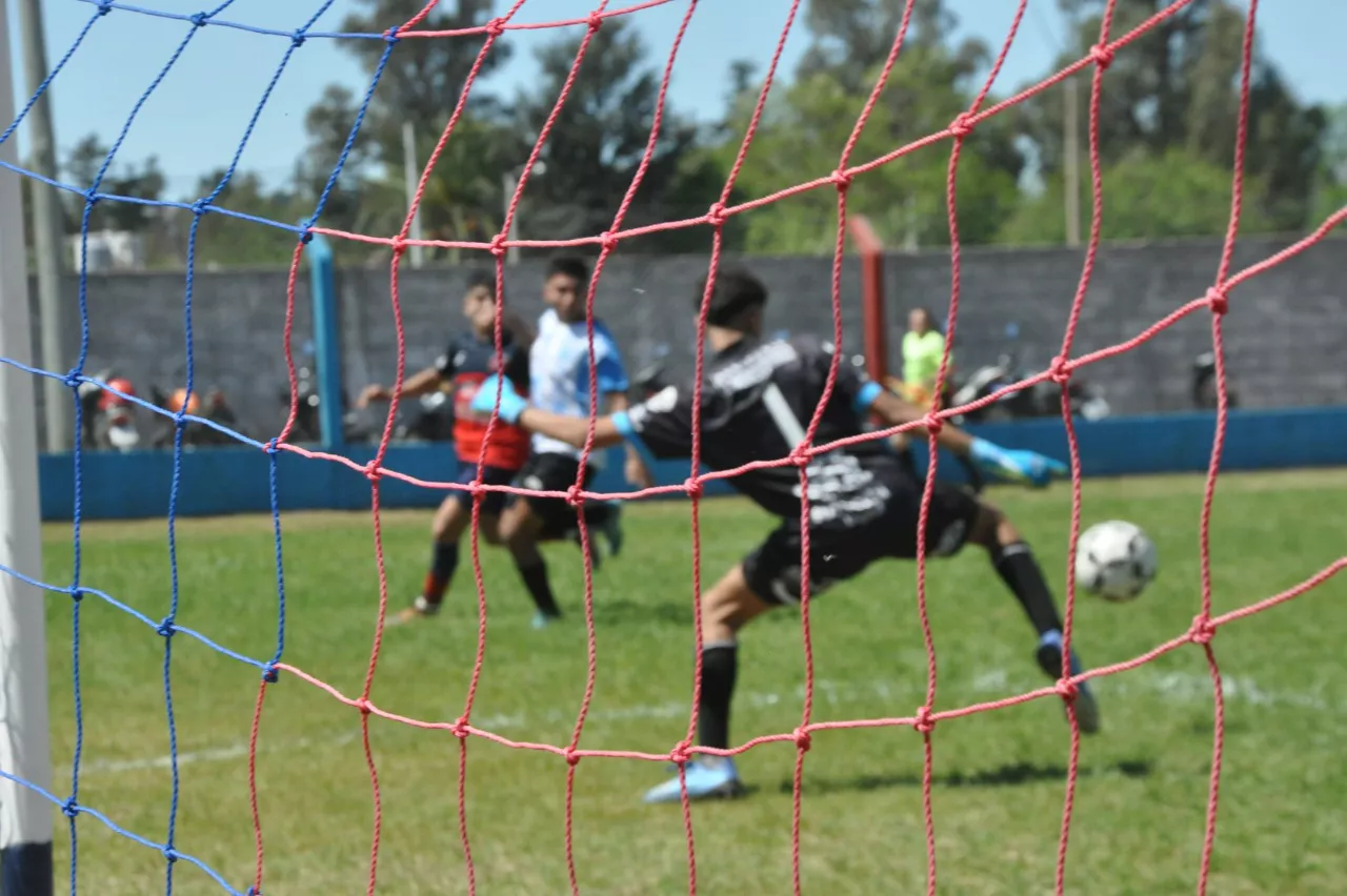 Centro Social vs Alberdi B vs San Cayetano (153)