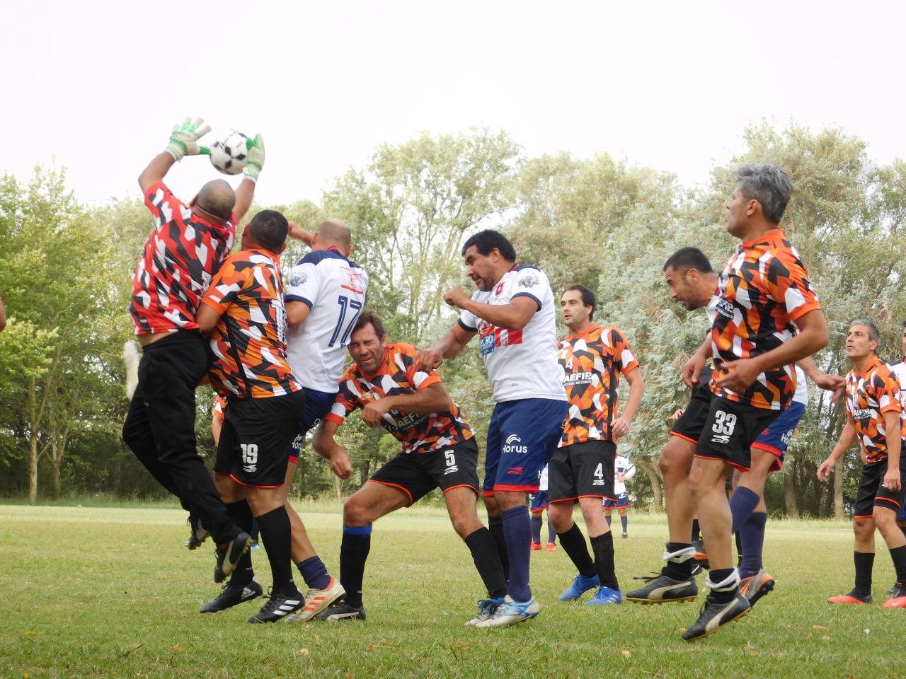 Profesionales Las Higueras vs DGI (17)