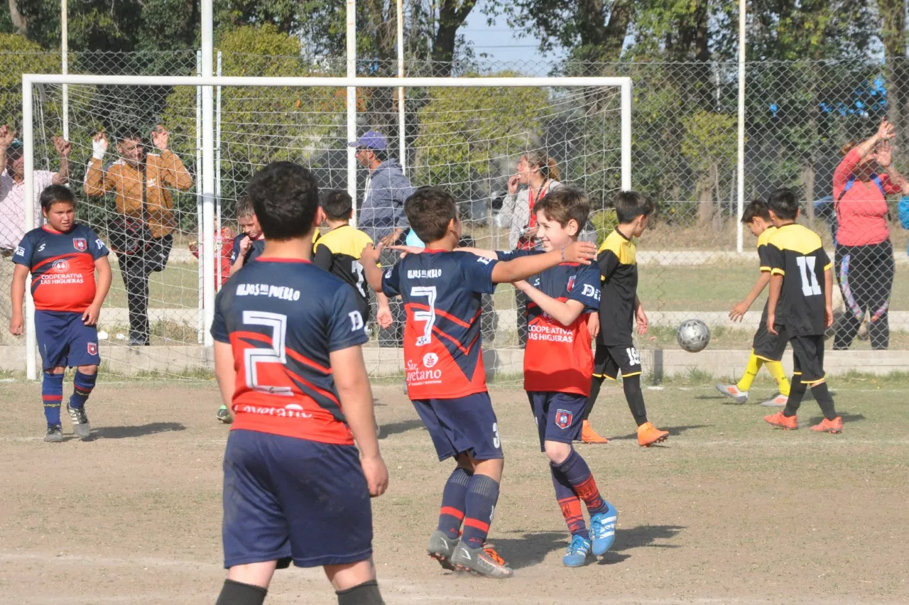 Centro Social Las Higueras Correos y Telecomunicaciones Deportivo Municipal Adela María (114)