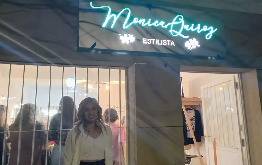 MONI QUIROZ (3)