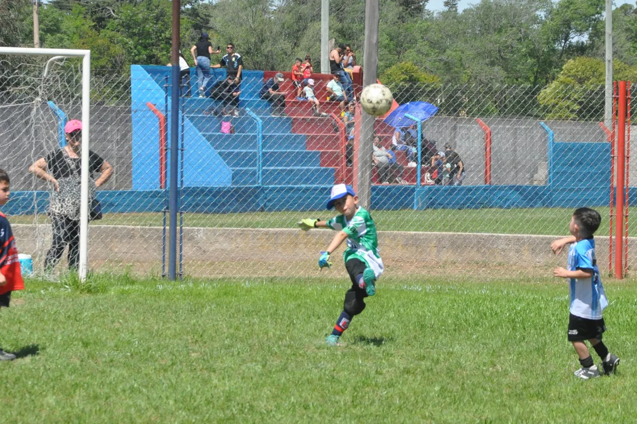 Centro Social vs Alberdi B vs San Cayetano (189)