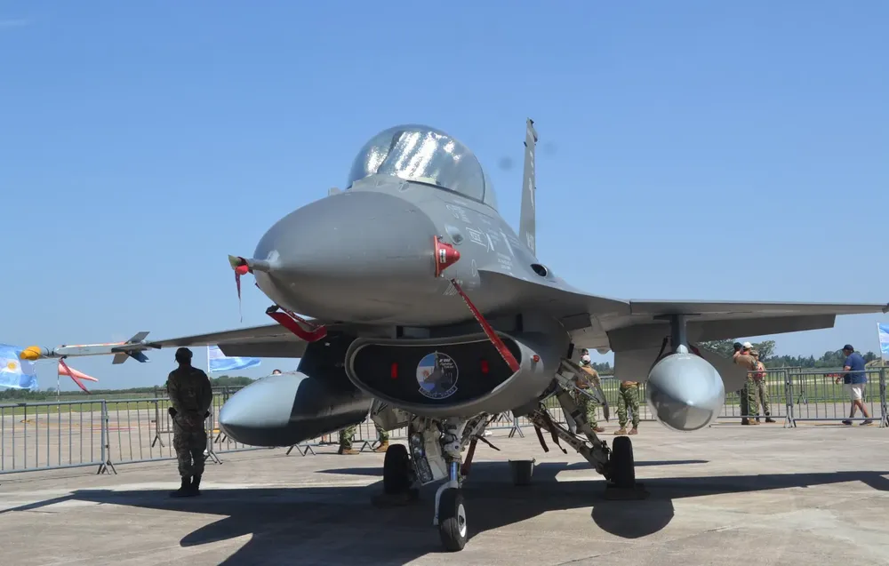 MUESTRA F 16 (4)