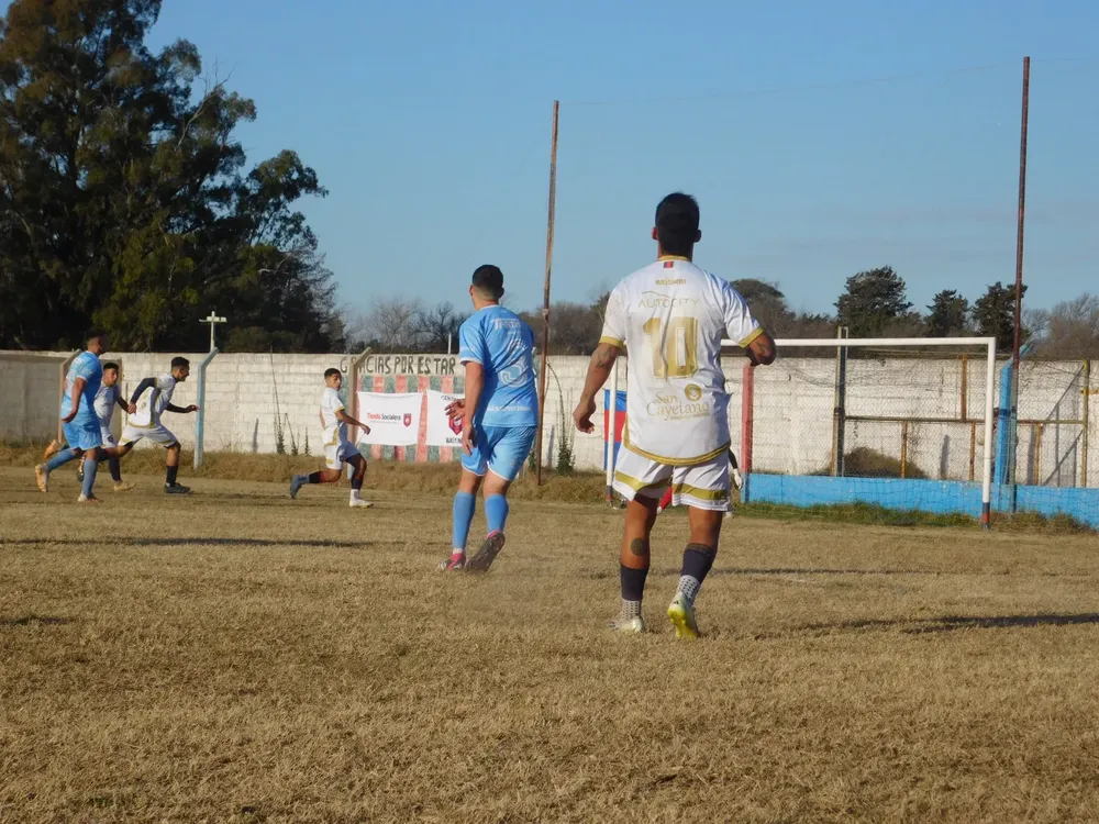 Centro Social vs Deportivo Municipal Adelia María  (25)