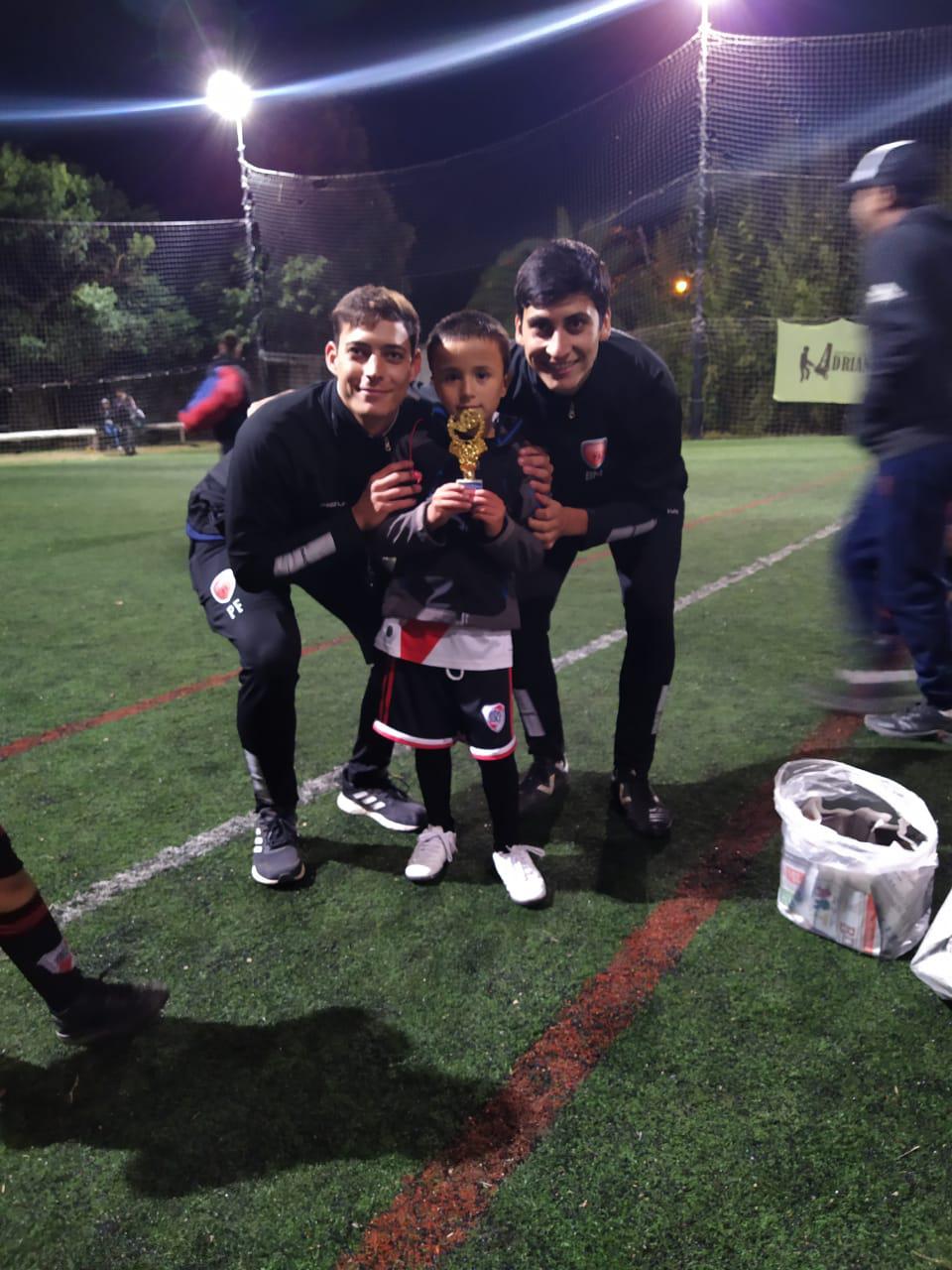 PEQUEÑOS GIGANTES (22)