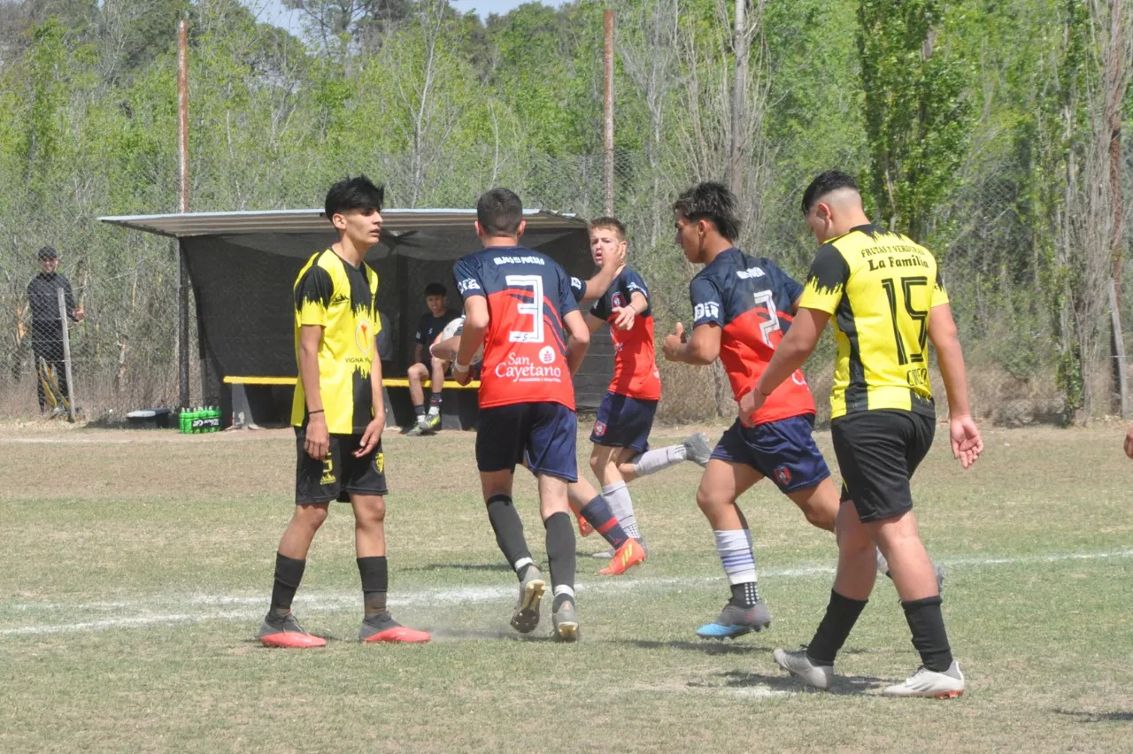 Centro Social Las Higueras Correos y Telecomunicaciones Deportivo Municipal Adela María (25)