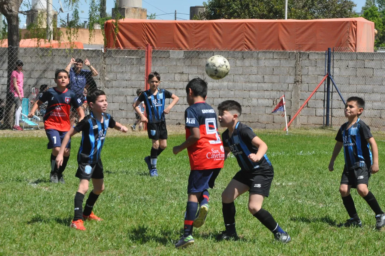 Centro Social vs Alberdi B vs San Cayetano (145)