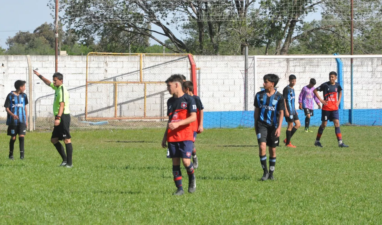 Centro Social vs Alberdi B vs San Cayetano (205)