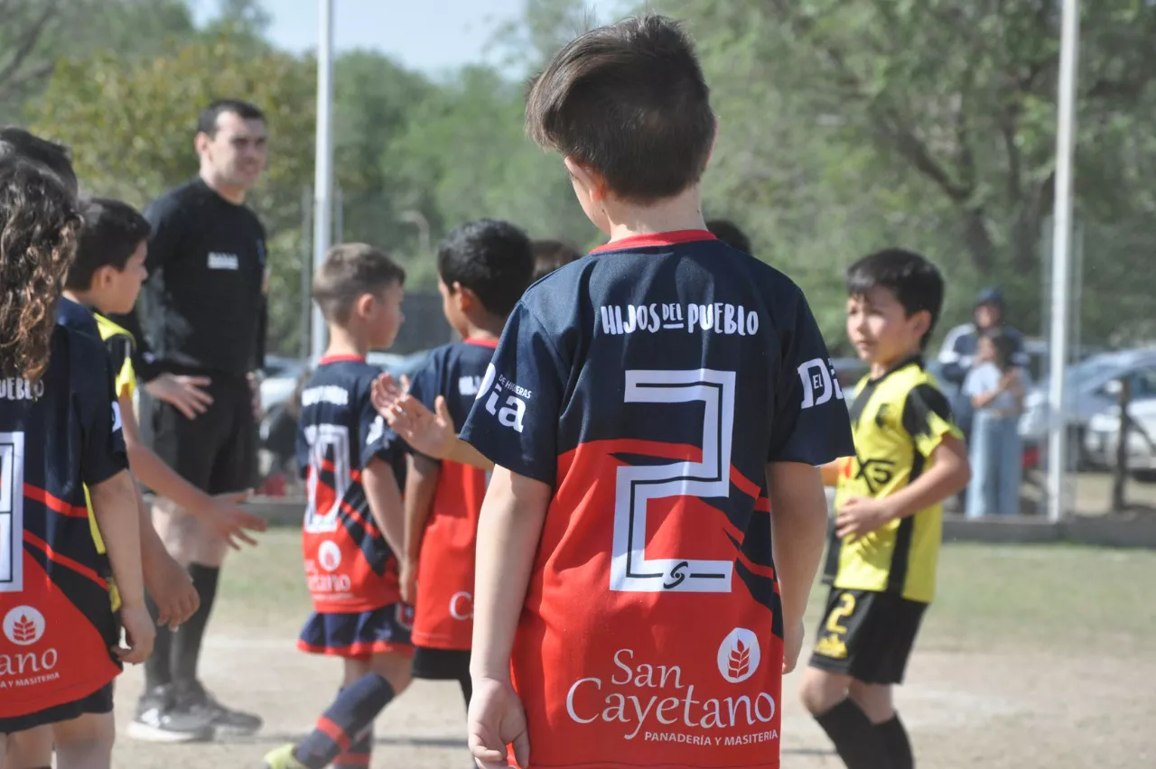 Centro Social Las Higueras Correos y Telecomunicaciones Deportivo Municipal Adela María (39)