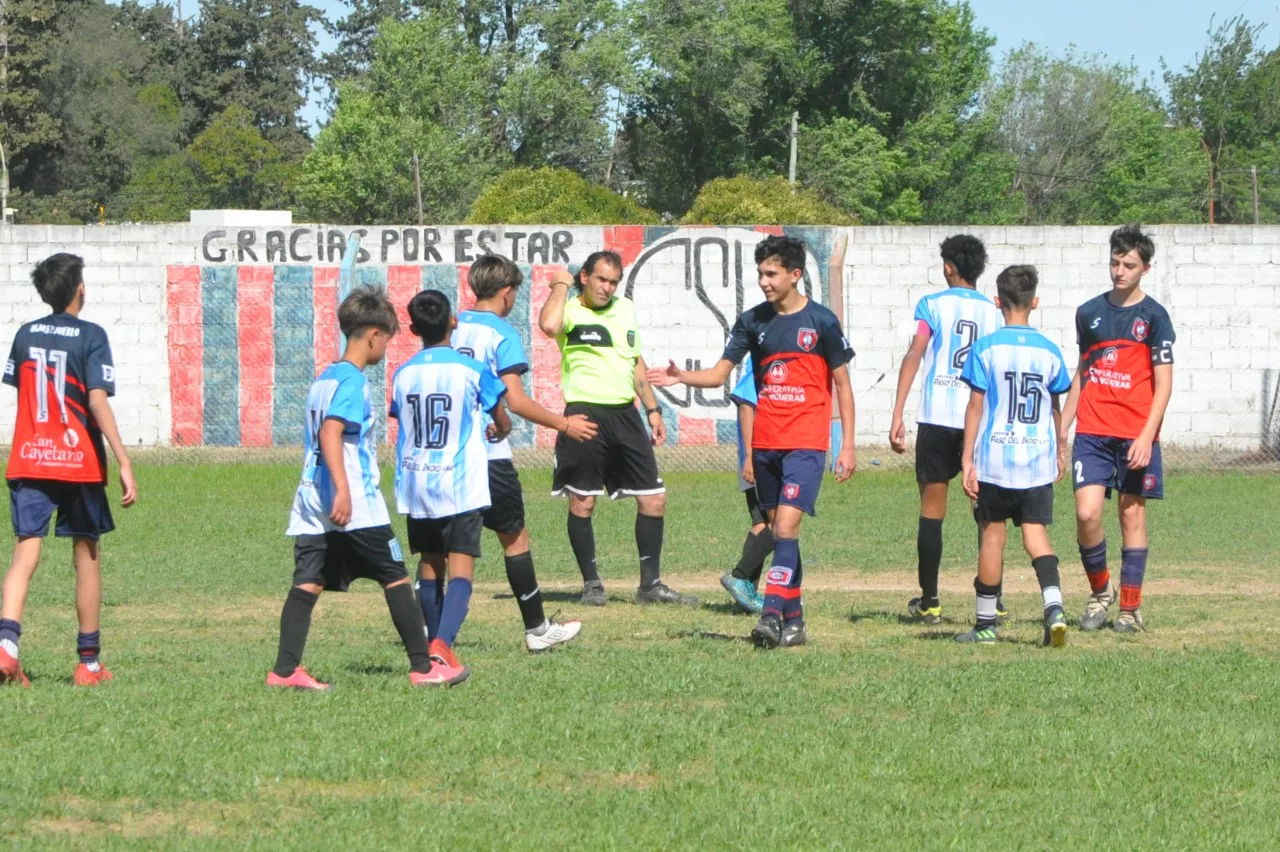 Centro Social vs Alberdi B vs San Cayetano (186)