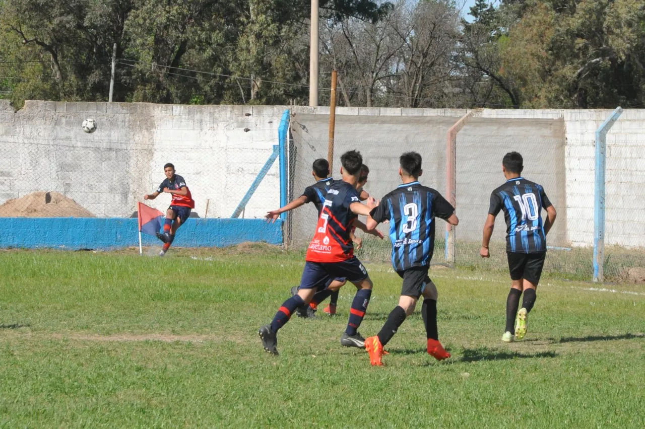 Centro Social vs Alberdi B vs San Cayetano (227)