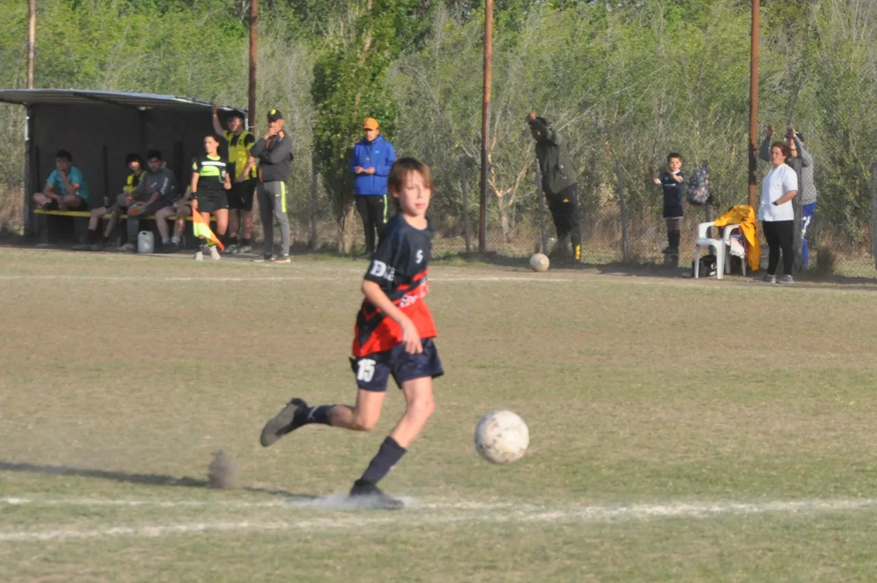 Centro Social Las Higueras Correos y Telecomunicaciones Deportivo Municipal Adela María (125)
