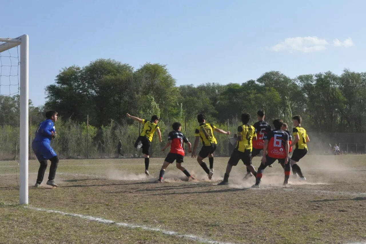Centro Social Las Higueras Correos y Telecomunicaciones Deportivo Municipal Adela María (99)