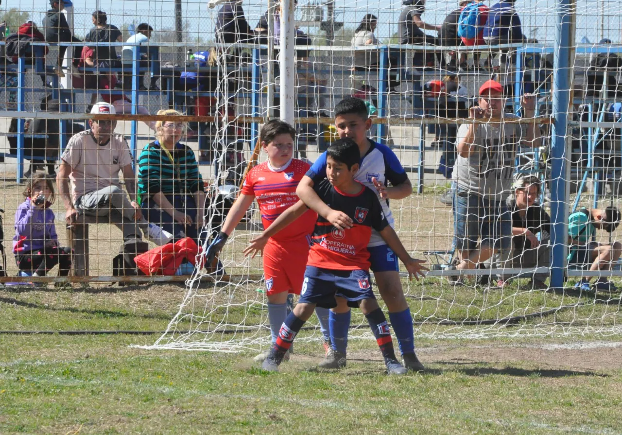 Centro Social vs Defensores de Alberdi vs Juventud Unida Río Cuarto (154)