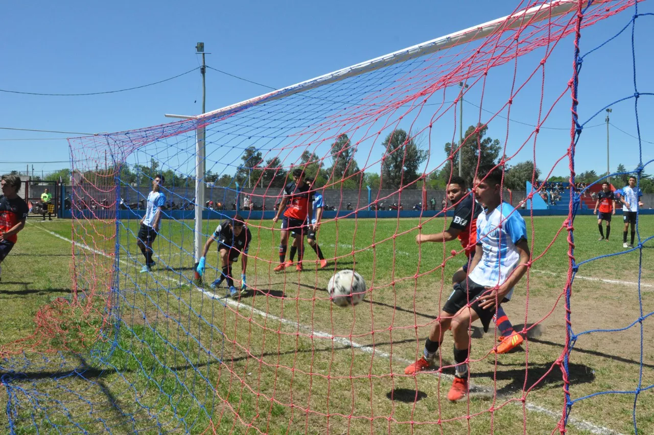 Centro Social vs Alberdi B vs San Cayetano (155)
