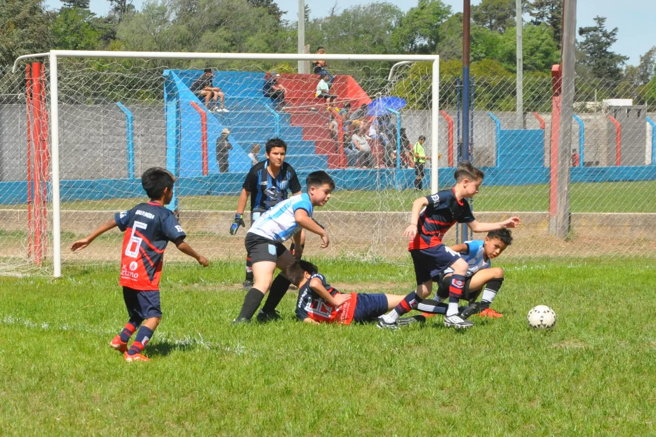 Centro Social vs Alberdi B vs San Cayetano (170)