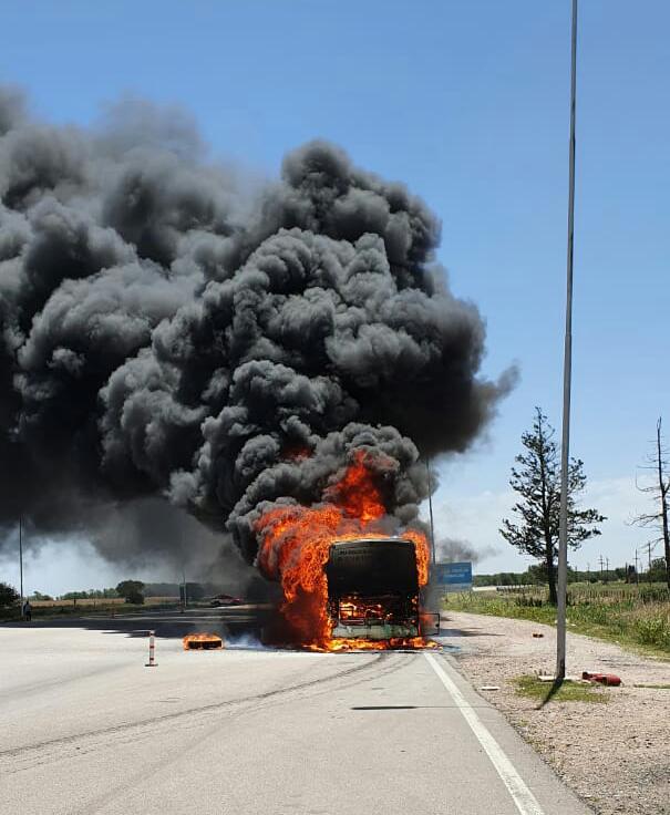 INCENDIO DE COLECTIVO (1)