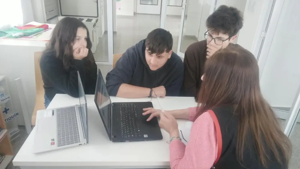JOVENES CREANDO WEBS (1)