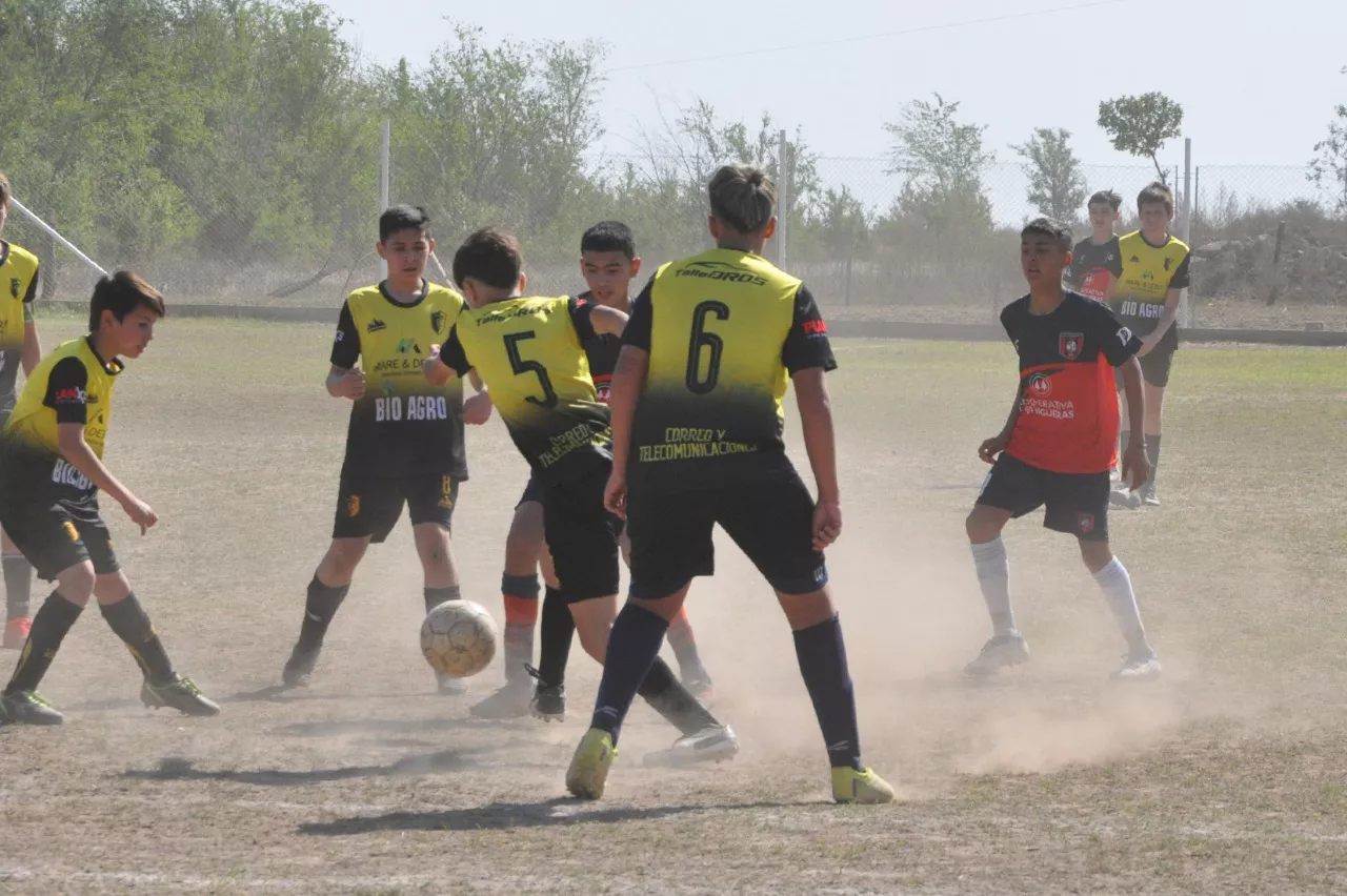 Centro Social Las Higueras Correos y Telecomunicaciones Deportivo Municipal Adela María (72)