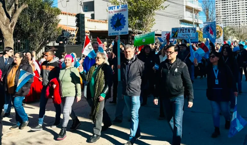 DESFILE CIVICO MILITAR (2)
