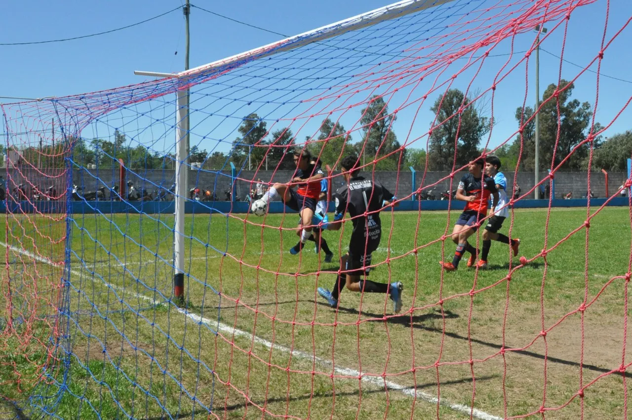 Centro Social vs Alberdi B vs San Cayetano (154)