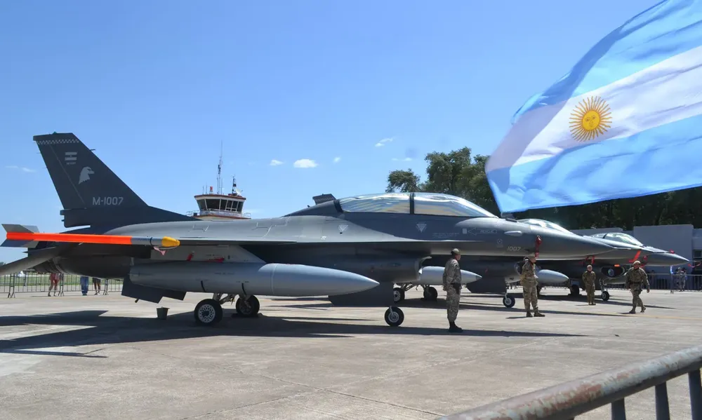 MUESTRA F 16 (23)