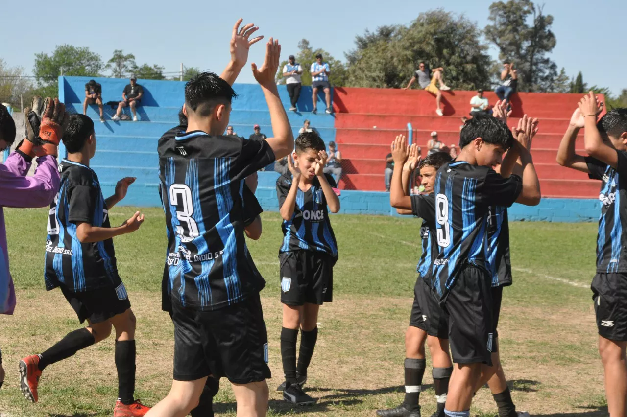 Centro Social vs Alberdi B vs San Cayetano (207)