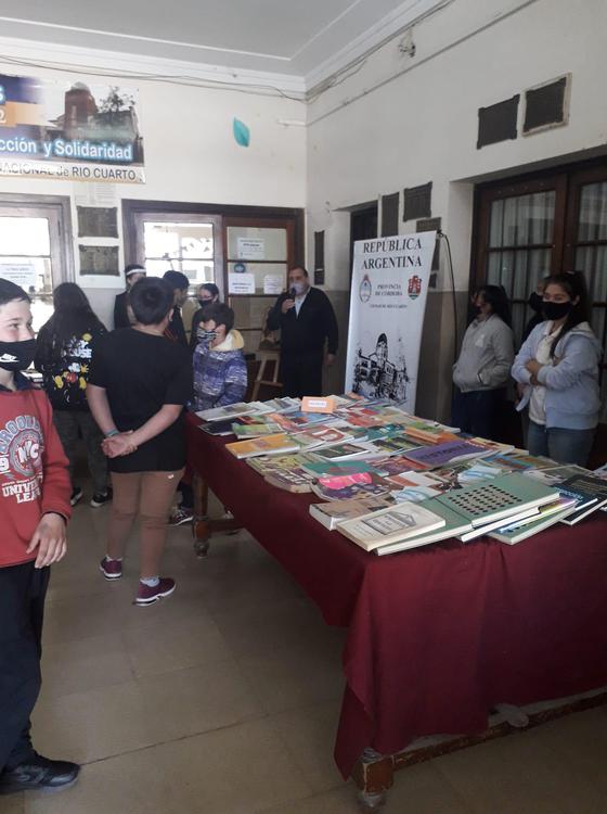 SUELTA DE LIBROS (3)