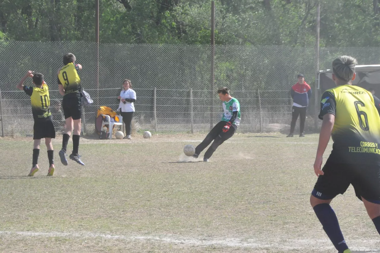 Centro Social Las Higueras Correos y Telecomunicaciones Deportivo Municipal Adela María (51)