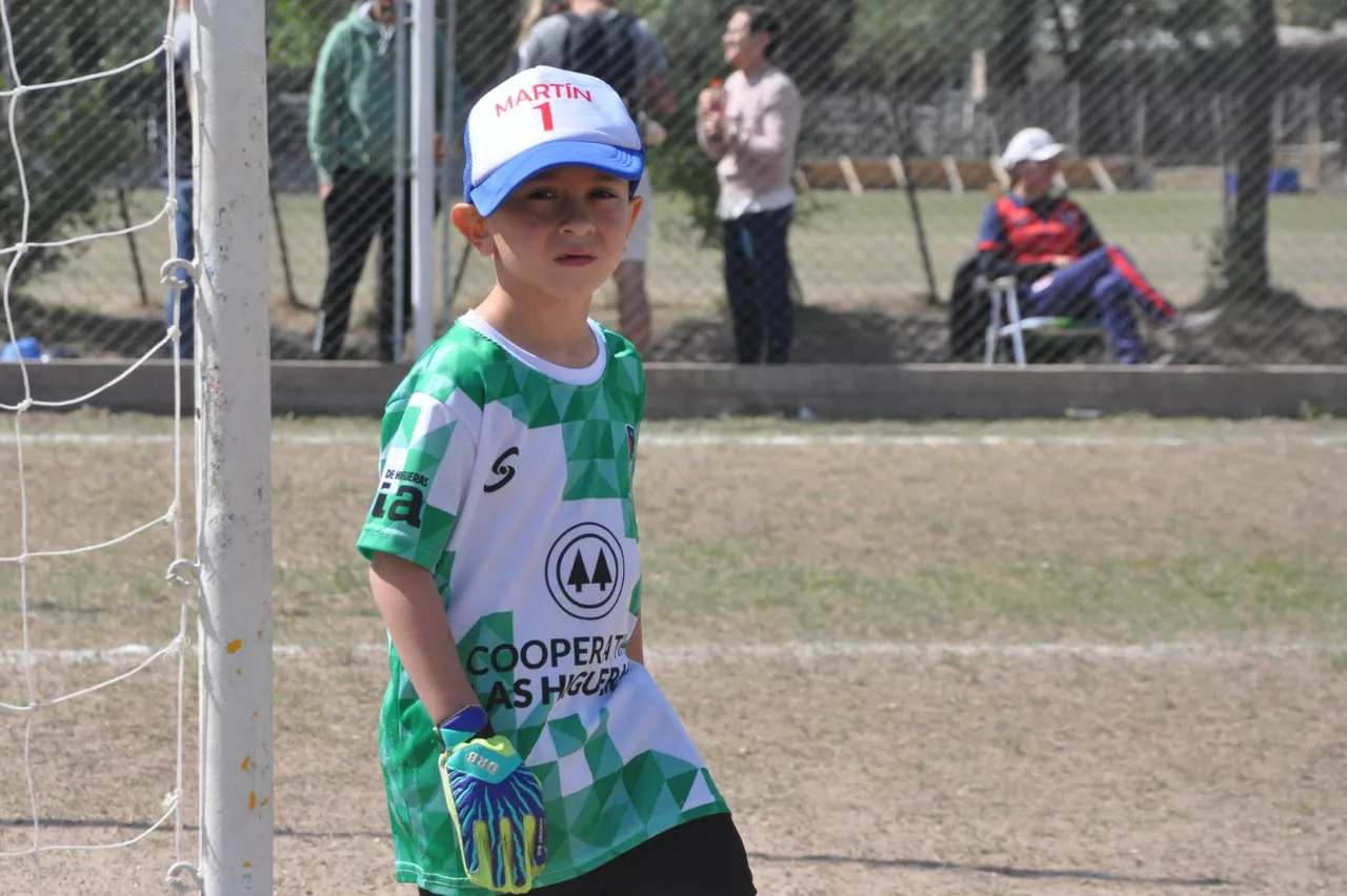 Centro Social Las Higueras Correos y Telecomunicaciones Deportivo Municipal Adela María (8)