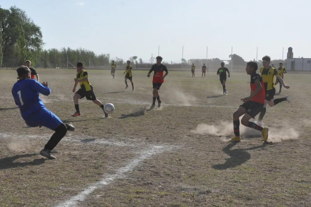 Centro Social Las Higueras Correos y Telecomunicaciones Deportivo Municipal Adela María (117)