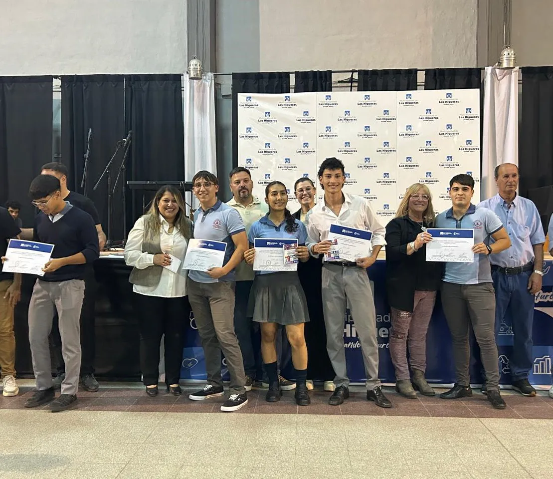 ESTUDIANTES DESTACADOS 2025 (9)