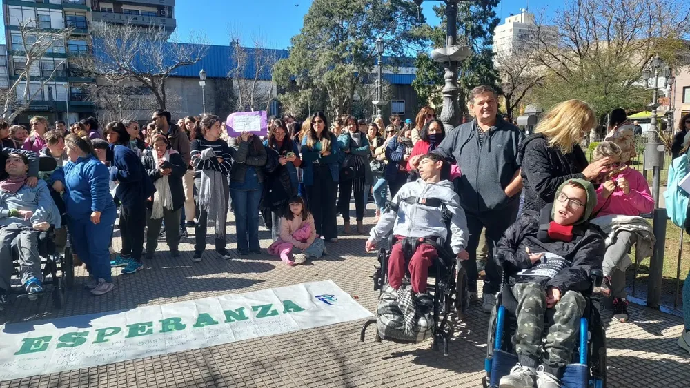 206046_1757000558_468