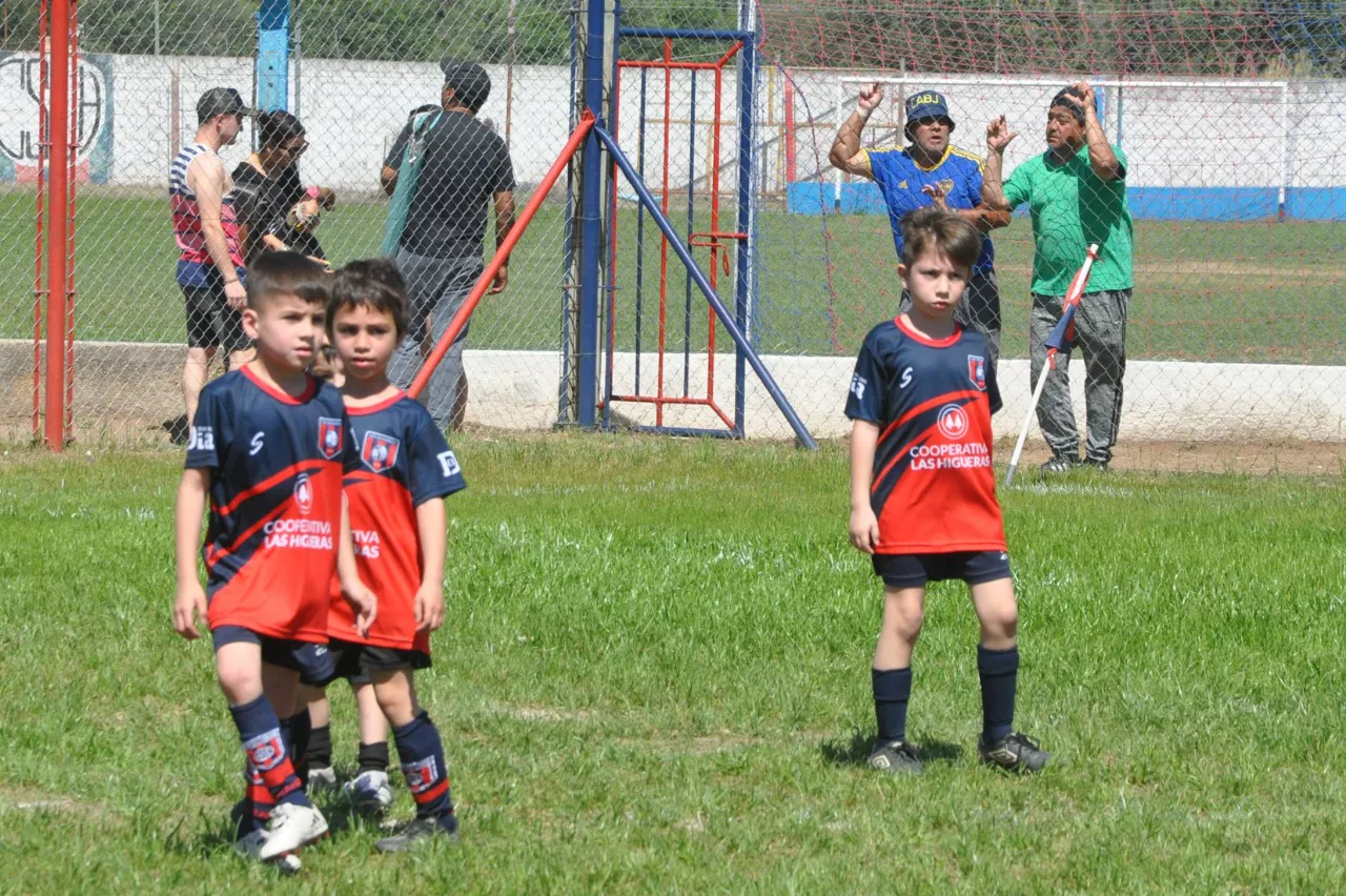 Centro Social vs Alberdi B vs San Cayetano (190)