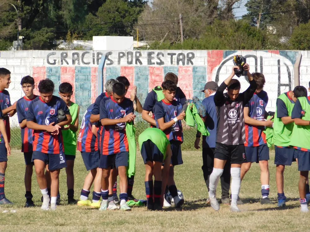 Infantiles Juveniles Centro Social San Lorenzo Bulnes Ateneo Vecinos Argentinso Jrs (16)