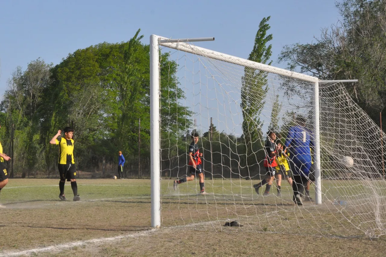 Centro Social Las Higueras Correos y Telecomunicaciones Deportivo Municipal Adela María (128)