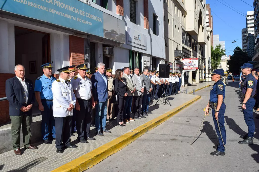 POLICIA (3)