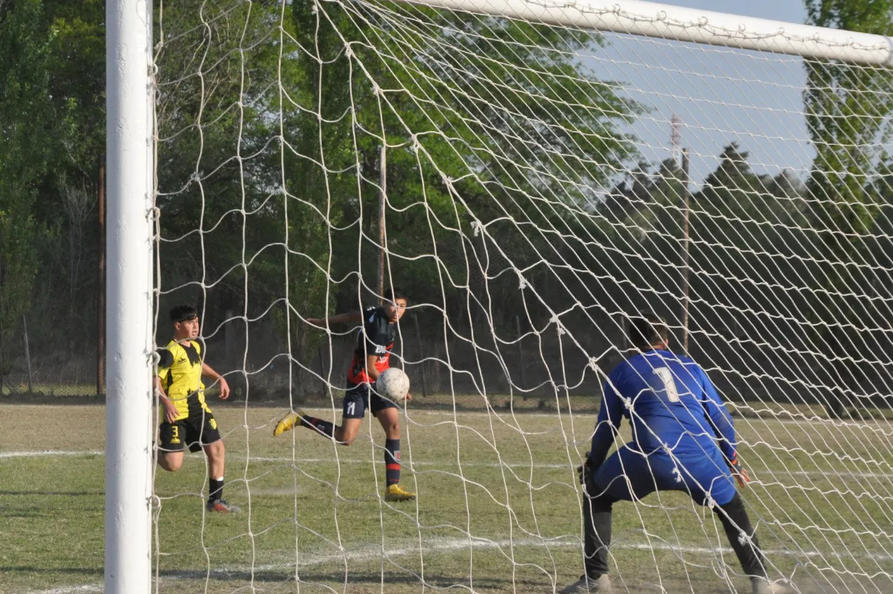 Centro Social Las Higueras Correos y Telecomunicaciones Deportivo Municipal Adela María (127)