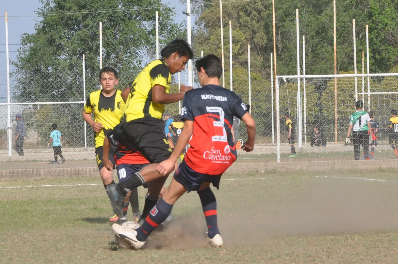 Centro Social Las Higueras Correos y Telecomunicaciones Deportivo Municipal Adela María (67)