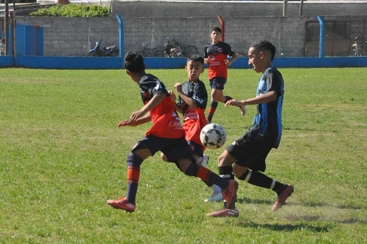 Centro Social vs Alberdi B vs San Cayetano (226)