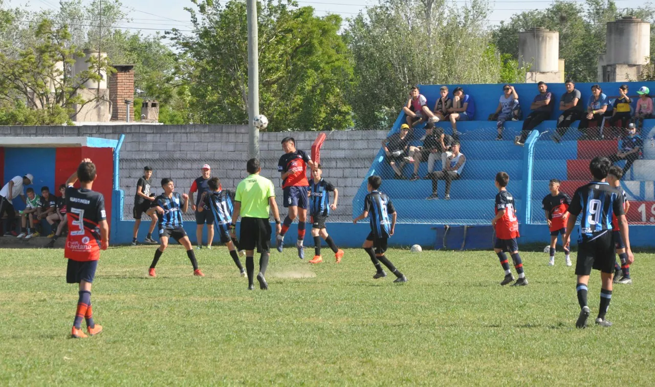 Centro Social vs Alberdi B vs San Cayetano (203)