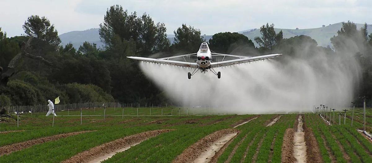 Agroquimicos-Fumigacion-696x464